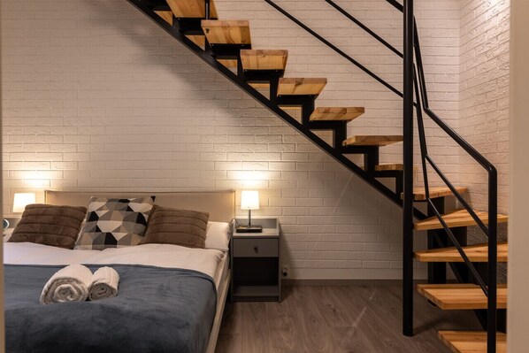 1 bedroom, desk, free WiFi, bed sheets