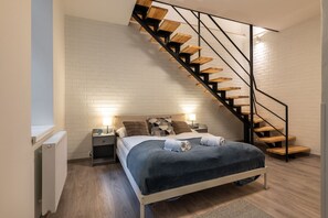 1 bedroom, desk, free WiFi, bed sheets