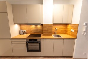 Kühlschrank, Ofen, Herdplatte, Geschirrspüler