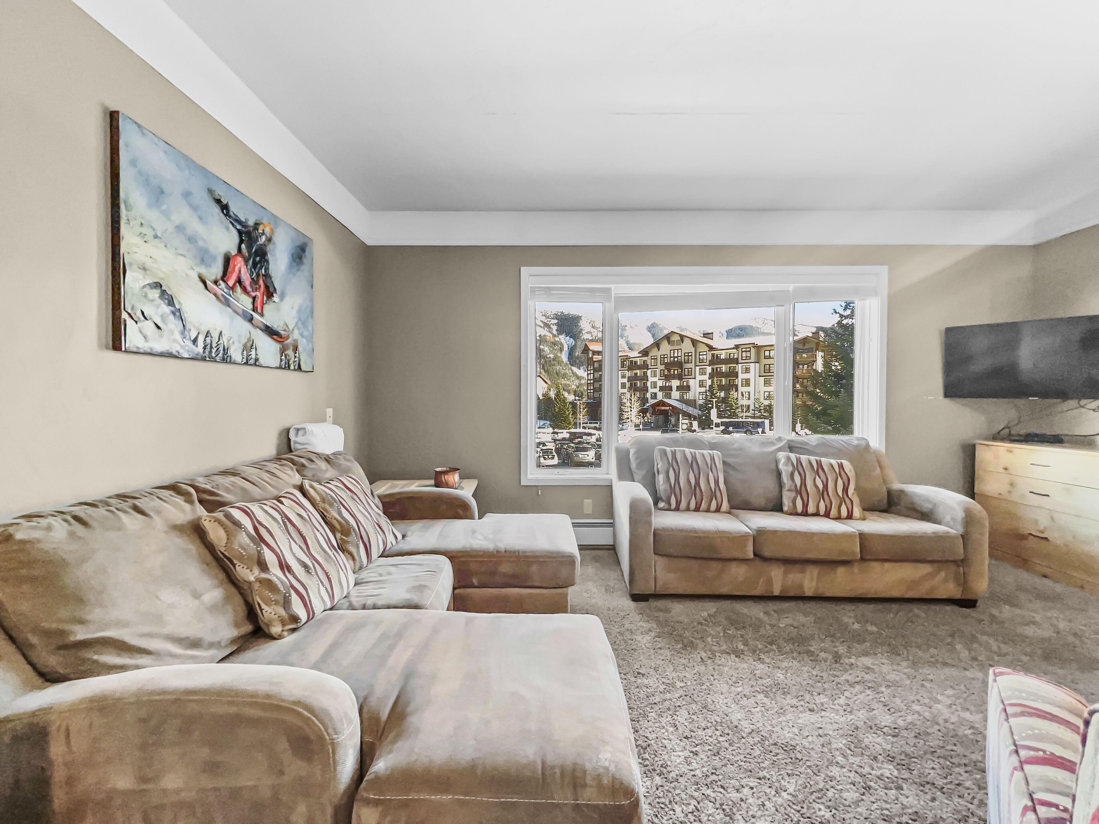 Affordable Ski Condo with great views and shared hot tub! TL212