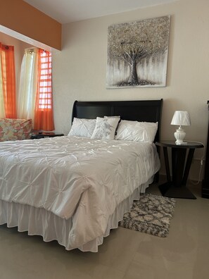 1 chambre, fer et planche à repasser, accès au Wi-Fi (inclus)