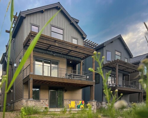 Pet-friendly chalet w/ EV charger & sauna | Sleeps 12
