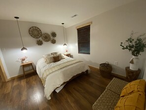 3 habitaciones, tabla de planchar con plancha, wifi y ropa de cama 