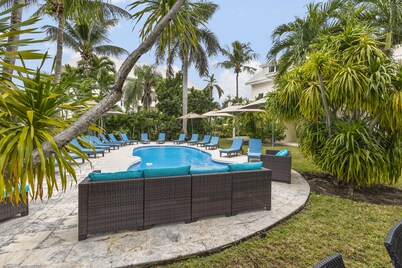 NEW Luxury, 4BDR, Paradise Island, Steps from Atlantis, Pool