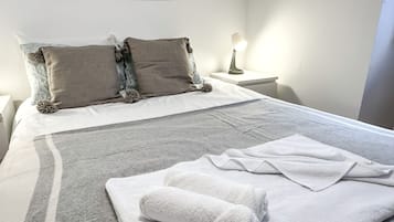 2 Schlafzimmer, BĂŒgeleisen/BĂŒgelbrett, Reisekinderbett, WLAN