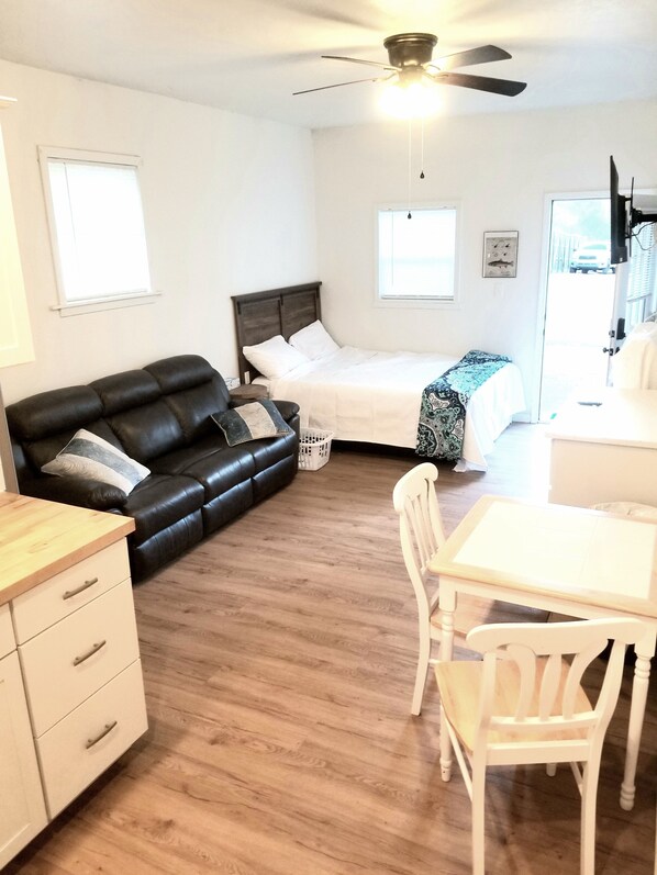 Fer et planche à repasser, accès au Wi-Fi (inclus), literie fournie