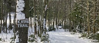Beautiful farmhouse with hiking trails/kayaking. 5 minutes to town or ocean!