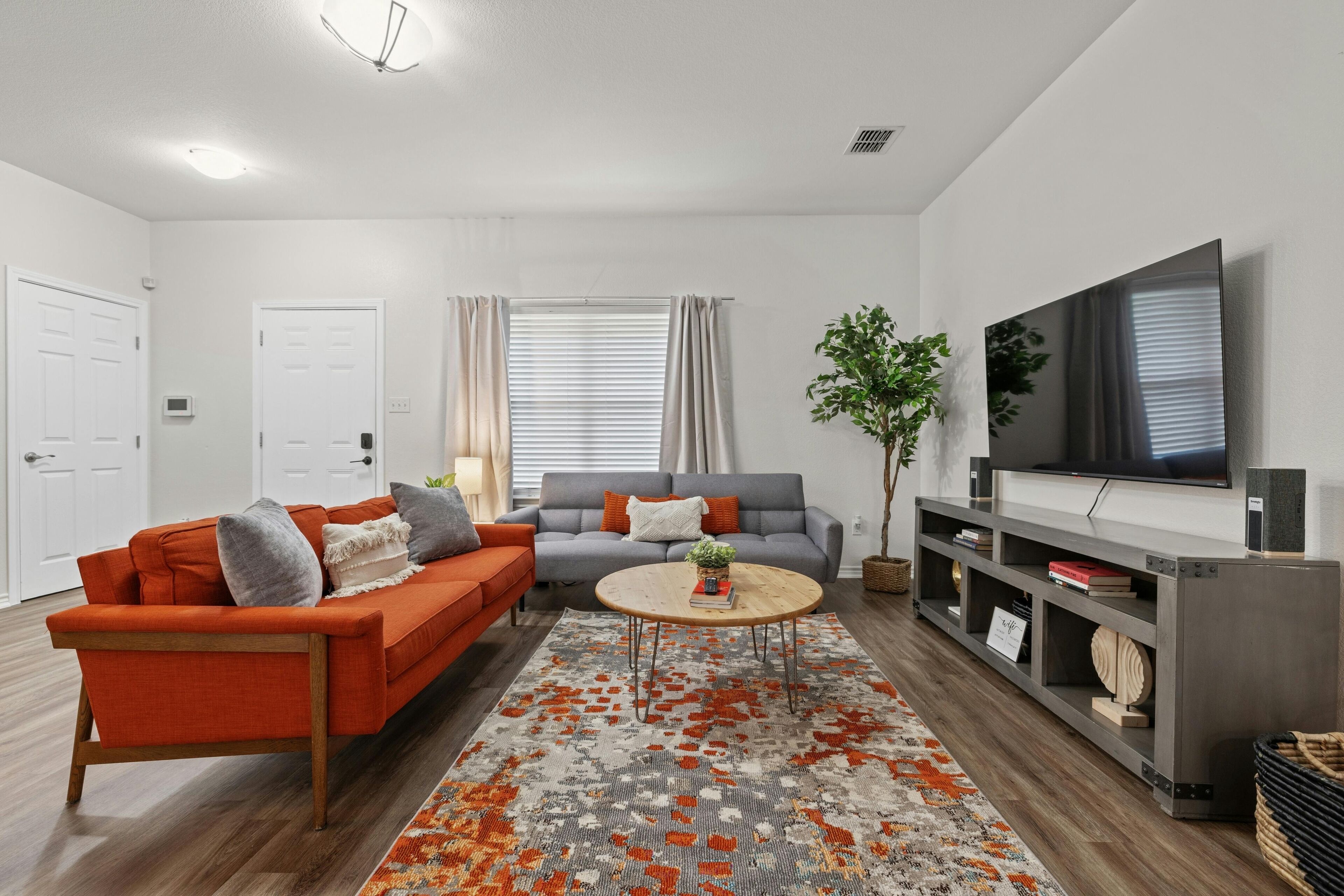 KING BED:Close to Airport DT Games Breakfast Fire Pit