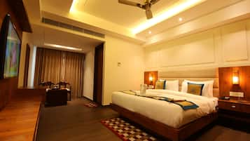 Executive Double Room | 1 bedroom, Egyptian cotton sheets, premium bedding, down comforters