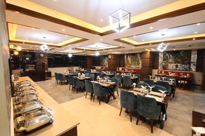 مطعم