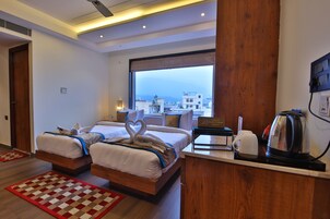 Executive Twin Room | Egyptian cotton sheets, premium bedding, down comforters