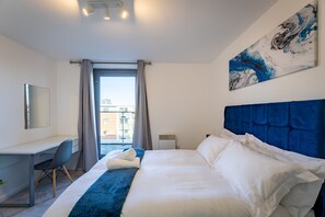 1 bedroom, desk, iron/ironing board, free WiFi - Penthouse City Centre - Luxury Apartment (Birmingham)