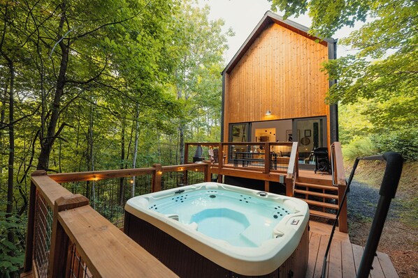 Terrace/patio - New Scandinavian Modern Cabin! Hot Tub! National Park! (Sevierville)