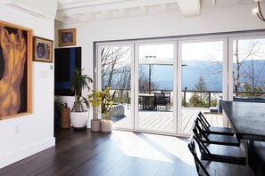 Interior - Stylish Mountain House with Reservoir Views, Near Woodstock (Shokan)