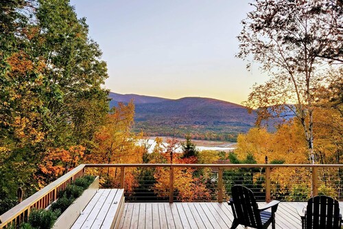 Stylish Mountain House with Reservoir Views, Near Woodstock