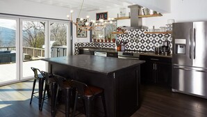 Kaffetrakter/tekoker, kjøleskap, mikrobølgeovn og ovn
