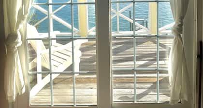 Live the Bahama Life with your own private dock, and sparkling pool