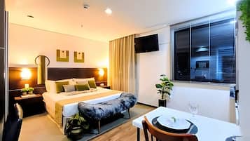 Comfort Apartment | Hypo-allergenic bedding available, desk, laptop workspace