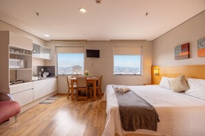 Comfort Apartment | Hypo-allergenic bedding, desk, laptop workspace, blackout curtains - Flat Osasco Trade (Osasco)