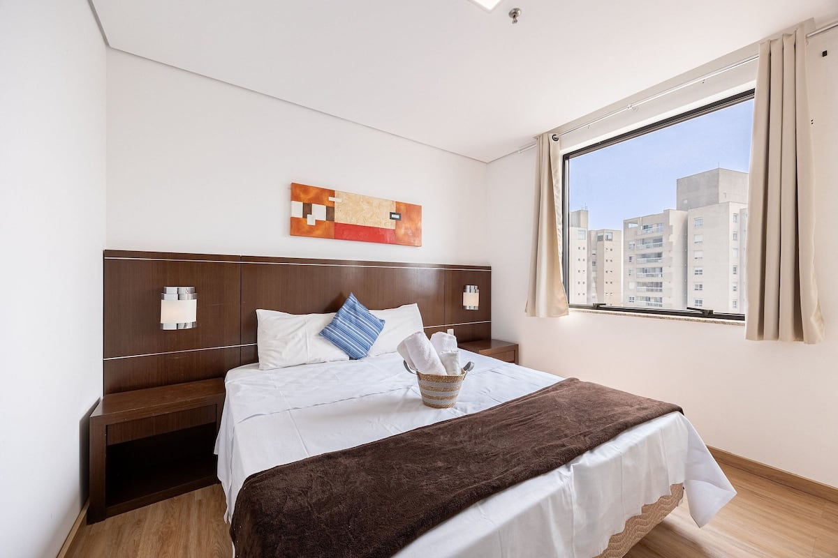 Comfort Apartment | Hypo-allergenic bedding, desk, laptop workspace, blackout drapes
