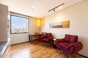 舒适公寓 | 起居区 | 26-英寸等离子电视（配备数码频道）