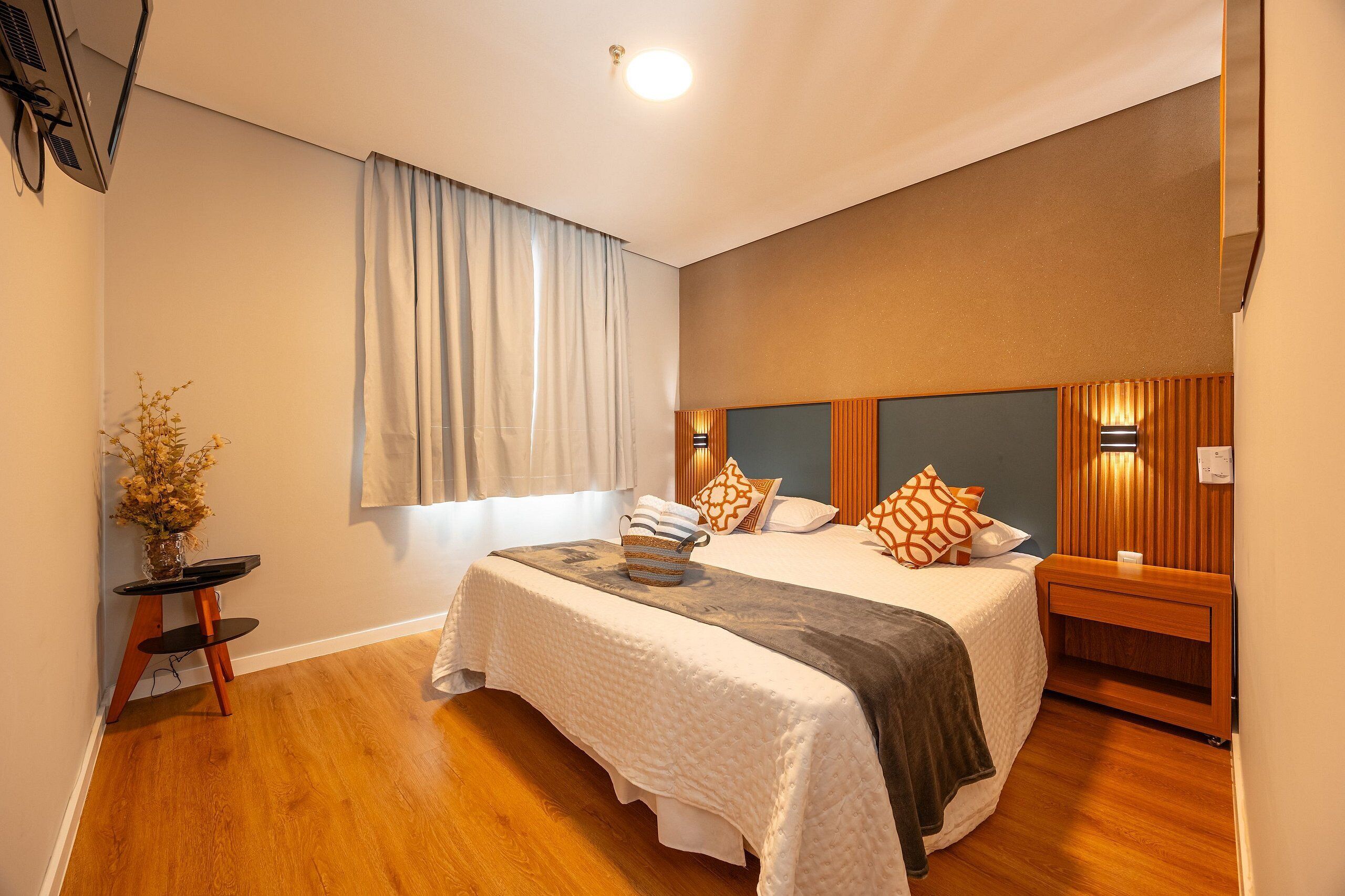 Comfort Apartment | Hypo-allergenic bedding, desk, laptop workspace, blackout curtains