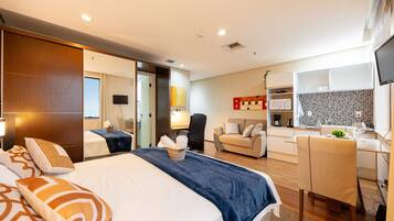 Comfort Apartment | Hypo-allergenic bedding, desk, laptop workspace, blackout drapes