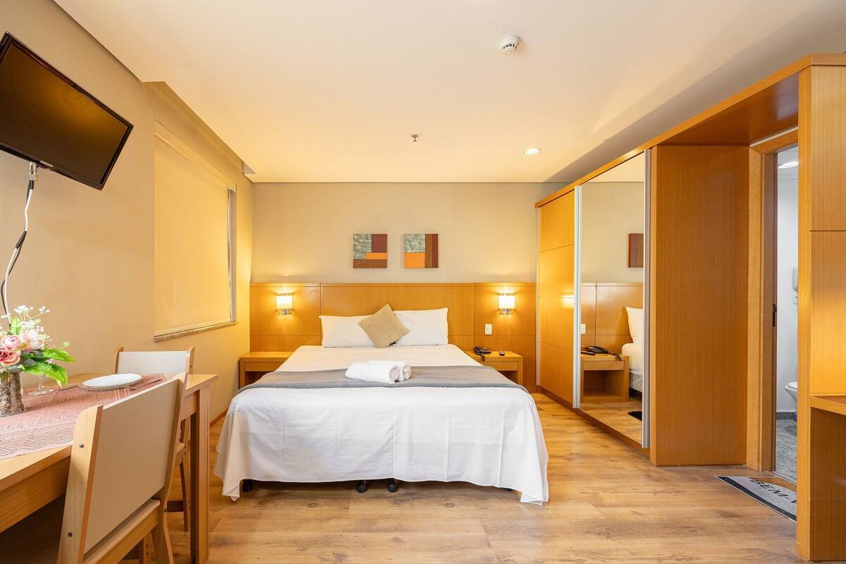 Comfort Apartment | 1 bedroom, hypo-allergenic bedding, desk, laptop workspace