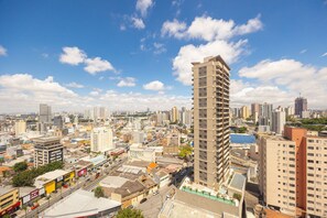 A high-rise building with a modern design, surrounded by a dense urban area with various buildings and streets. - Flat Osasco Trade (Osasco)