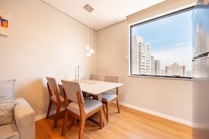 Comfort Apartment | Dining