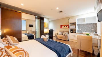 Comfort-Apartment | Allergikerbettwaren, Schreibtisch, laptopgeeigneter Arbeitsplatz