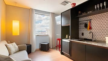 Apartamento conforto | Área de estar | TV de plasma 26 polegadas com canais digitais