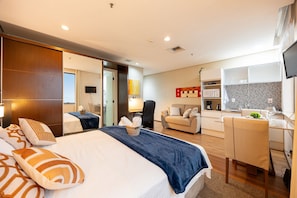Comfort Apartment | Hypo-allergenic bedding, desk, laptop workspace, blackout drapes