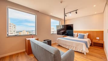 Appartamento Comfort | Biancheria da letto ipoallergenica, una scrivania, postazione laptop