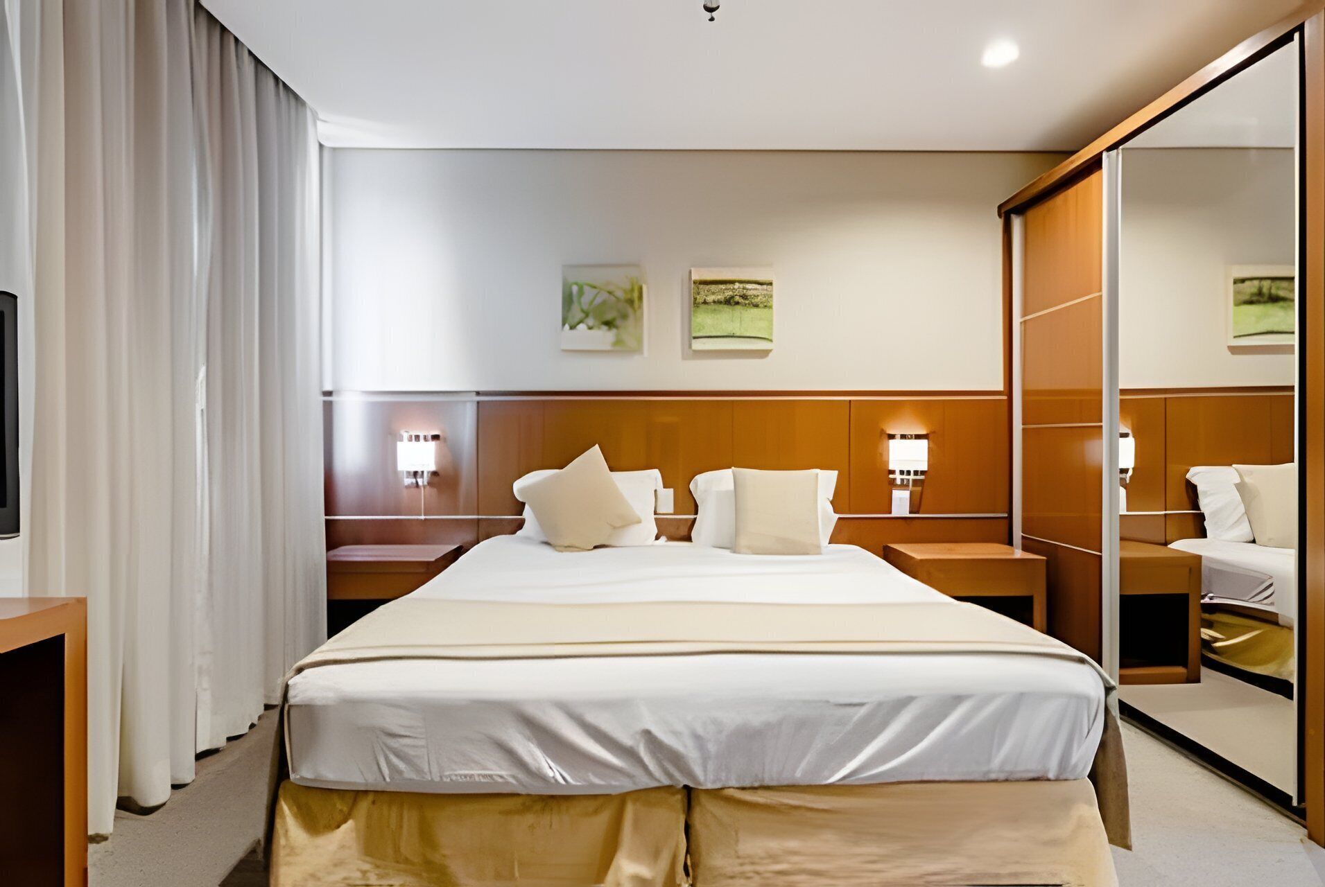 Studio | Hypo-allergenic bedding, desk, laptop workspace, blackout curtains