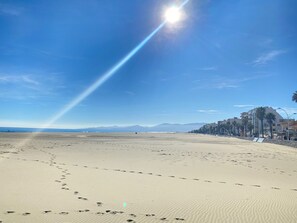 Plage à proximité, chaises longues