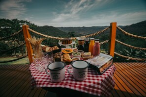 Deluxe Cabin, 1 Queen Bed, Non Smoking, Jetted Tub | Private kitchen | Microwave, oven, toaster, toaster oven - CABANAS COFFEE HUTS (Picada Cafe)