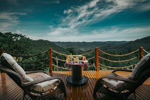 Free daily full breakfast - CABANAS COFFEE HUTS (Picada Cafe)