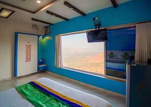 Quarto casal luxo, para não fumantes | Cofres nos quartos, escrivaninha, ferros/tábuas de passar roupa