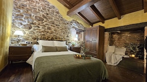 Comfort Room | Individually decorated, individually furnished, free WiFi, bed sheets - Hotel La Clerecía De Ledesma (Ledesma)
