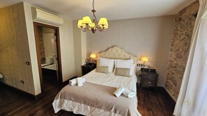 Habitación Deluxe | Decoración personalizada, muebles diferentes y wifi gratis