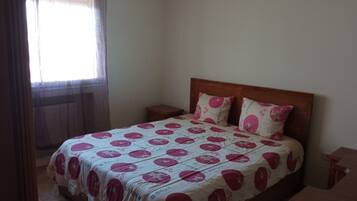 8 slaapkamers, een strijkplank/strijkijzer, wifi, beddengoed