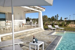 Pool - Villa in Budoni with 3 bedrooms sleeps 8 (Budoni)