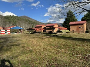 Property grounds - Tail of the Dragon Resort Cabins Mountain View #2 (Robbinsville)