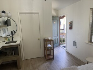 1 bedroom, free WiFi, bed sheets - Tail of the Dragon Resort Cabins Mountain View #2 (Robbinsville)