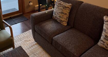 Cozy Condo Close to Everything