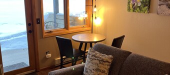 Cozy Condo Close to Everything