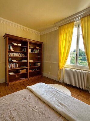7 bedrooms, desk, travel cot, free WiFi