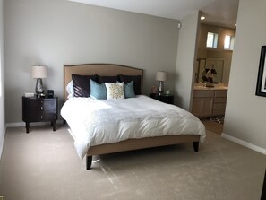 3 室のベッドルーム、アイロン / アイロン台、旅行用ベビーベッド、WiFi (無料)