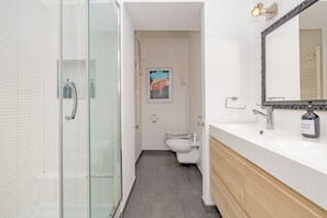Shower, hair dryer, bidet, towels - Flowers on Navigli - Luxury Trilo (Milano)